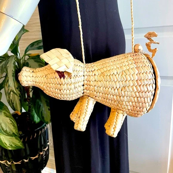 Woven Pig-Shaped Crossbody Bag - Picture 3 of 7